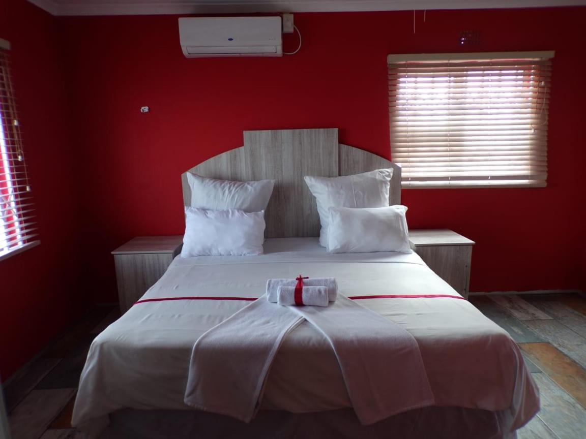 Khaya B&B Litha Park เคปทาวน์ ภายนอก รูปภาพ